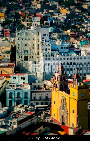 Vue d'oiseau de la ville de Guanajuato ville mexicaine de Guanajuato au Mexique avec effet Tilt-shift Banque D'Images