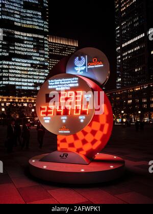 Compte à rebours pour le Tokyo 2020 Jeux paralympiques à la gare de Tokyo, Japon Banque D'Images