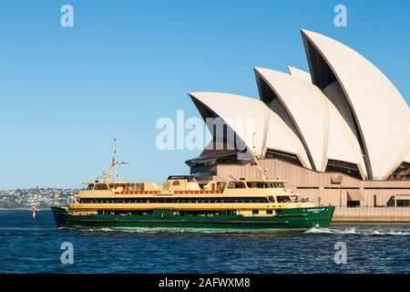 Laissez-passer de traversier de Sydney Opera House, de l'Australie Banque D'Images