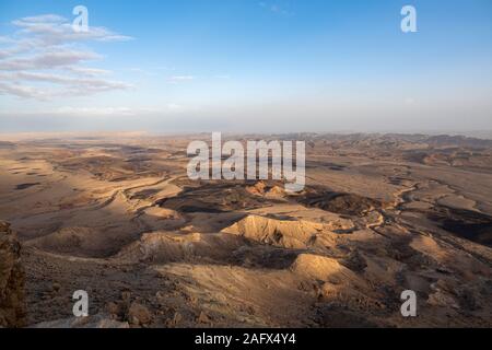 Cratère Maktesh Ramon en Israël. Banque D'Images