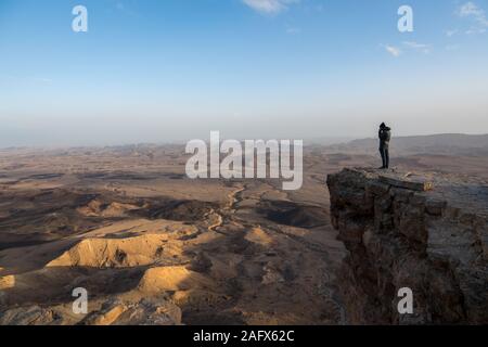 Cratère Maktesh Ramon en Israël. Banque D'Images