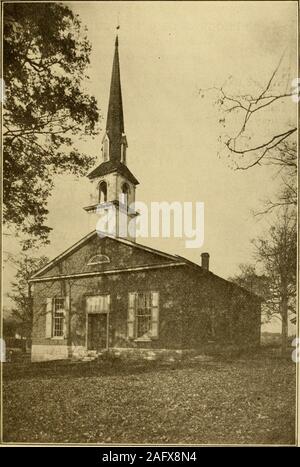 . Histoire de l'Église presbytérienne de vallée Chemin : adresses de livraison au 150e anniversaire de la voie supérieure et inférieure des églises de la vallée et d'une histoire de ces églises, du 18 au 20 octobre 1916. n Pressez de Chambersburg Repository 1916 INTRODUCTION Ce petit livre est envoyé avec la prière qu'il willhonor les églises dans le compte de qui il a été écrit pour la postérité une andpreserve notre mémoire jamais agréable des thèmes qui ont travaillé en tant qu'ambassadeurs de Dieu dans la Presby-terian églises de la vallée, Chemin brûlé cabines et ambre-fils Valley. Il contient les adresses de livraison au une HundredFiftiet Banque D'Images