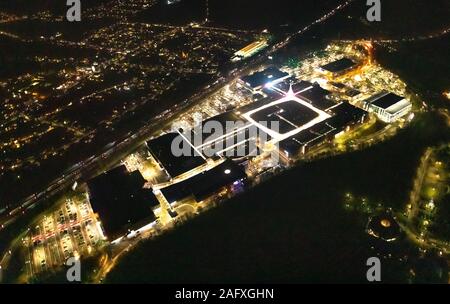 Photo aérienne, RuhrPark de nuit, shopping mall à l'A40, vol de nuit sur Bochum, Bochum, Ruhr, Allemagne, Europe, photo aérienne, les oiseaux-lunettes vue Banque D'Images