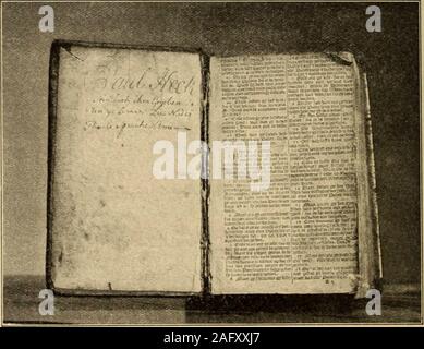 . L'histoire du méthodisme. Philippe EMBURYS LA CONCORDANCE. Présenté à lui par les méthodistes de New York le hisremoval en avril, 1770. Conservé dans la bibliothèque d'theWesleyan Theological College, Montréal. 22 American Methodism été assis tout seul un jour d'août dans le verger derrière hersons grande maison en pierre par le majestueux fleuve Saint-Laurent.Ses yeux étaient sur son mari vieille Bible allemande qui était inher tour, mais ses pensées étaient bien loin. Sa petite grandsonfound assise ainsi, mais son âme avait réussi à lui il whogave. Cette femme, qui a tant fait pour American Meth-odism, noyées dans l' Banque D'Images