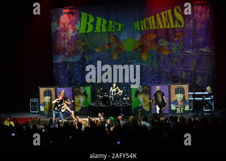 Hollywood, FL, USA. 13 Décembre, 2019. Pete Evick, Bret Michaels, Mike Bailey et Eric Brittingham sur scène au Hard Rock Event Center au Seminole Hard Rock Hotel & Casino Hollywood le 13 décembre 2019 à Miami, en Floride. Credit : Mpi10/media/Alamy Punch Live News Banque D'Images