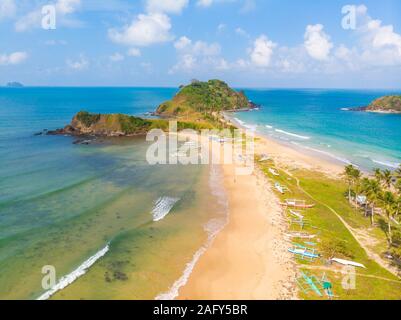 Vue aérienne de Nacpan Beach sur Paradise Island, destination voyage tropical, El Nido, Palawan, Philippines Banque D'Images