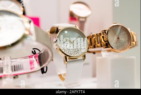 Cher watch s'affiche en vente en boutique de luxe. Banque D'Images