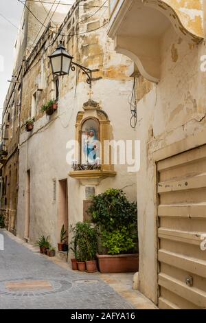 Sculpture de Saint Mary dans la rue de Victoria, Gozo, Malte Banque D'Images