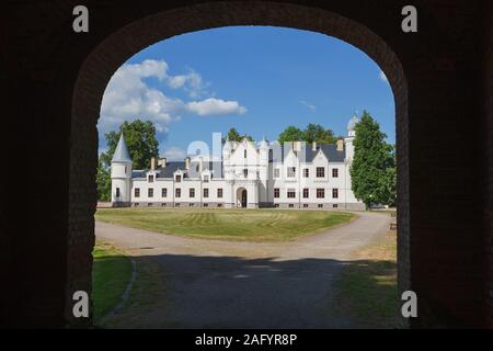 Alatskivi Castle est l'un des plus célèbres châteaux de l'Estonie. L'architecture a été le cerveau de l'enfant Baron Arved von Nolcken. Banque D'Images