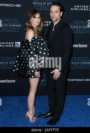 HOLLYWOOD, LOS ANGELES, CALIFORNIE, USA - 16 DÉCEMBRE : Keri Russell et Matthew Rhys arriver lors de la première mondiale de "guerre des étoiles de Disney : la montée de Skywalker" tenue à l'El Capitan Theatre le 16 décembre 2019 à Hollywood, Los Angeles, Californie, États-Unis. (Photo par Xavier Collin/Image Press Office) Banque D'Images