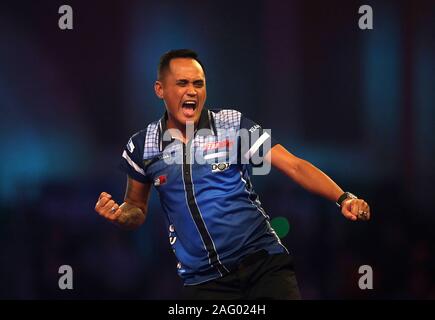Lourence Ilagan réagir pendant cinq jours du championnat du monde de William Hill à Alexandra Palace, Londres. Banque D'Images