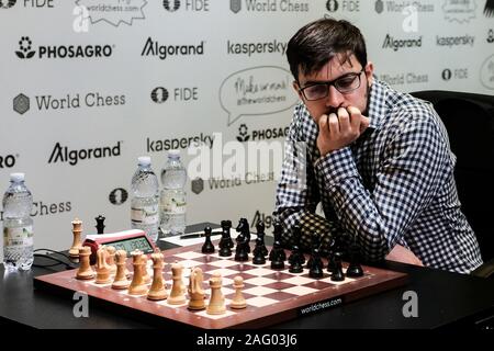 Jérusalem, Israël. 17 Décembre, 2019. MAXIME VACHIER LAGRAVE, 30 ans, de France, se prépare pour son match contre Nepomniachtchi de Russie au cours du cycle 3, Jeu 1, demi-finales, de la dernière étape de la World Chess Championship au cycle du Centre Notre Dame de Jérusalem. Credit : Alon Nir/Alamy Live News Banque D'Images