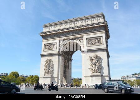 PARIS, FRANCE - 16 septembre 2019 : façade sud de l'Arc de Triomphe de la Place Charles de Gaulle, Paris le 16 septembre 2019. L'arc triomphal co Banque D'Images