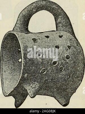 . Ilios : la ville et le pays des Troyens : les résultats des recherches et découvertes sur le site de Troie et tout au long de la Troade dans les années 1871-1872-73-78-79, y compris une autobiographie de l'auteur. No 326. Luslrous-black coupe tripode, avec deux poignées.(Environ 1 : 5 Taille réelle. Profondeur, 30 ft.) n° 327. Très curieux-tamis perforé lilie Tripod-navire. (La moitié de la taille réelle. Profondeur, 24 ft.) n° 327 est un très curieux navire-trépied sous la forme d'une handledpitcher, qui se dresse sur le côté, soutenu par trois pieds, et plus ispierced avec tous les trous comme une passoire. Navires similaires ne sont pas rares, Banque D'Images