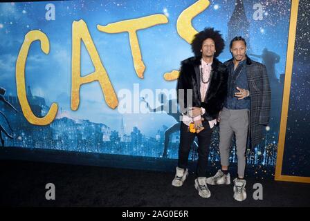 New York, NY, USA. Dec 16, 2019. Larry et Laurent Bourgeois Nicolas Bourgeois, Les Jumeaux en première mondiale d'arrivées pour les chats, Alice Tully Hall au Lincoln Center, New York, NY 16 Décembre, 2019. Credit : Kristin Callahan/Everett Collection/Alamy Live News Banque D'Images