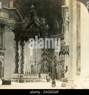 'Le grand autel, avec ses baldacchino, 95 pieds de haut, Église Saint Pierre, Rome, Italie', c1909. Grand bronze sculpté baroque du couvert sur le maître-autel de la Basilique Saint Pierre au Vatican, conçu par l'artiste italien Gian Lorenzo Bernini construit 623-1634. Pour s'afficher sur un stéréoscope Sun Sculpture faite par Underwood &AMP ; Underwood. [La Société Stéréophotogramme Rose, Melbourne, Sydney, Wellington &AMP ; Londres, c1909] Banque D'Images