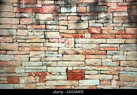 Mur de pierre rouge anciens pavés avec maçonnerie homogène Banque D'Images