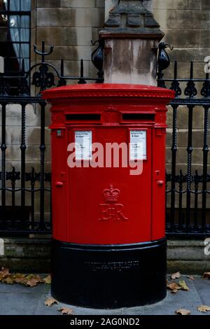 Pilier ROUGE FORT LONDRES - POST BOX - UN MONTANT DOUBLE FORT LONDRES - ROYAL MAIL - LONDRES - L'icône de l'élégance anglaise © Frédéric Beaumont Banque D'Images