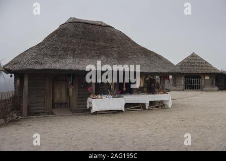 Maison en bois en musée d'Zaporizhian «Zaporizhian Zweigniederlassungen' Cosaques de Khortytsia, ville Zaporozhye, Ukraine Banque D'Images