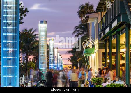 Miami Beach Florida, South Pointe Park, point, Smith & Wollensky, restaurant restaurants restauration café cafés, terrasse extérieure des tables, fresque Banque D'Images