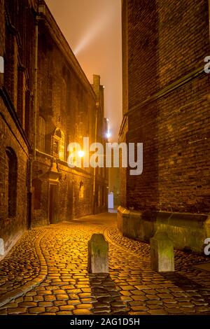 Plebania rue le soir dans la vieille ville de Gdansk. Pologne, Europe Banque D'Images