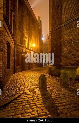 Plebania rue le soir dans la vieille ville de Gdansk. Pologne, Europe Banque D'Images