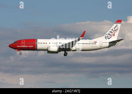 Norwegian Air Shuttle Boeing 737-800 avec l'inscription LN-NOL (Boeing 737 6000e) en courte finale pour la piste 04L de l'aéroport de Copenhague Kastrup,. Banque D'Images