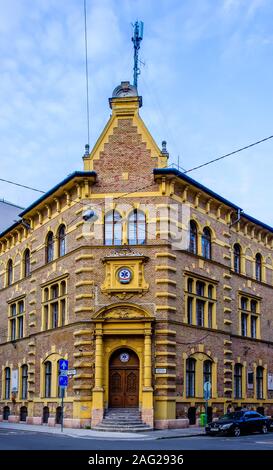 Budapest, Hongrie, août 2019, vue depuis la rue de l'un des bâtiments du Service national d'ambulance de la DG Banque D'Images