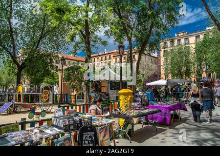 Madrid, du quartier typique de Malasana, un lieu fréquenté par des artistes qui peignent de très belles peintures murales Banque D'Images