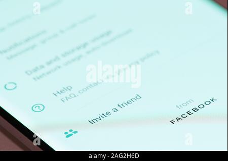 New York, USA - 17 décembre 2019 : Whatsapp application de facebook sur l'écran du smartphone vue rapprochée Banque D'Images