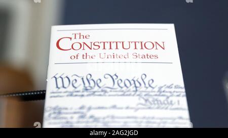 17 décembre 2019, Washington, District of Columbia, USA : Une copie de la Constitution des États-Unis en face du bureau du représentant américain Alcee Hastings (démocrate de la Floride), au cours d'une audience du Comité des règles de la Chambre sur la procédure d'impeachment contre le Président Donald Trump, le Mardi, Décembre 17, 2019, sur la colline du Capitole à Washington (crédit Image : © Andrew Harnik/CNP via Zuma sur le fil) Banque D'Images