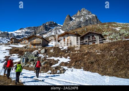 Mont Chersogno, le plus haut sommet de l'ensemble de la Vallée Maira (3100 mètres au-dessus du niveau de la mer) permet de magnifiques excursions dans toutes les saisons de l'année Banque D'Images