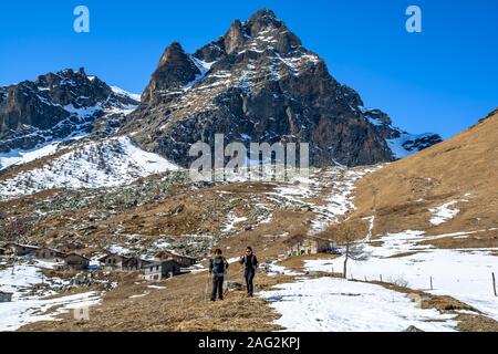 Mont Chersogno, le plus haut sommet de l'ensemble de la Vallée Maira (3100 mètres au-dessus du niveau de la mer) permet de magnifiques excursions dans toutes les saisons de l'année Banque D'Images