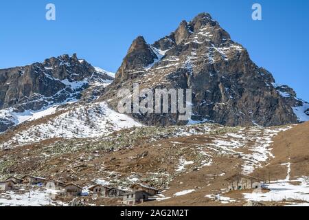 Mont Chersogno, le plus haut sommet de l'ensemble de la Vallée Maira (3100 mètres au-dessus du niveau de la mer) permet de magnifiques excursions dans toutes les saisons de l'année Banque D'Images