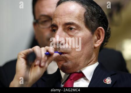 Washington, District de Columbia, Etats-Unis. 25Th Dec 2019. Représentant des États-Unis Jamie Raskin (démocrate du Maryland), à l'écoute du personnel démocratique procureur Barry Berke au cours d'une audience du Comité des règles de la Chambre sur la procédure d'impeachment contre le Président Donald Trump, le Mardi, Décembre 17, 2019, sur la colline du Capitole à Washington Crédit : Andrew Harnik/CNP/ZUMA/Alamy Fil Live News Banque D'Images