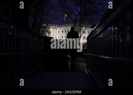 Le portique nord de la Maison Blanche est vue le 17 décembre 2019 à Washington, DC., comme les règles de la Chambre se réunit pour définir les paramètres pour la journée de mercredi un débat et discuter de tout changement à la destitution de résolution. (Photo par Oliver Contreras/SIPA USA) Banque D'Images