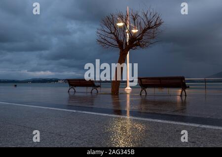 Paseo Pereda. Santander waterfront. Photo de nuit. Banque D'Images