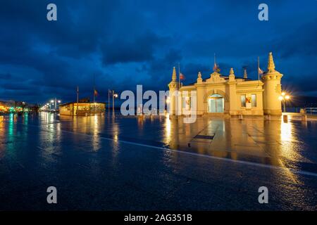 Paseo Pereda. Santander waterfront. Photo de nuit. Banque D'Images