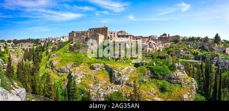 Gravina in Puglia canyon et de la vieille ville. Pouilles, Italie. L'Europe Banque D'Images