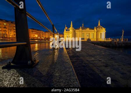 Paseo Pereda. Santander waterfront. Photo de nuit. Banque D'Images