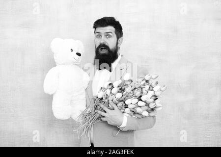 Joyeux Anniversaire Jour Et Superbe Bouquet De Roses Rouges Photo Stock Alamy