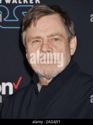 HOLLYWOOD, CA - le 16 décembre : Mark Hamill assiste à la première de Disney's 'Star Wars : La montée de Skywalker' au El Capitan Theatre le 16 décembre 2019 à Hollywood, Californie. Banque D'Images