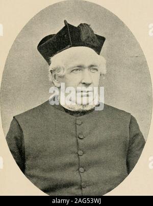 . Mémorial du jubilé, 1868-93. chatter-ing, et guitare-. cas elle vibre lentement Enfin nous entendre au-dessus de tout ce que le brouhaha,sifflet sharp de la locomotive. Dans la hâte, nous entrons dans le trainand sont transportées à travers l'isthme à la vitesse du tonnerre, whirlingpast, sombres forêts luxuriantes, avec d'immenses palmiers forme lan-guidly dans l'air étouffant leurs énormes l)les ranchs de feuilles, long interlacedwith des vignes, couvert de grandes fleurs écarlates. Werush sur la rivière Chagres, un beau petit ruisseau d'limpidwater en descendant de ces ombres, tropical à scintiller dans. REV. MICHAEL KIXC Kkctor.Église de t Banque D'Images