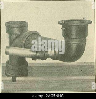 . Instructions pour l'installation de systèmes de plomberie moderne. ci-dessous le tuyau de vidange de thebathtub, et lorsque cette dernière pièce d'pipewith le coude à l'extrémité est vissé dans le coude de la rue en bas de l'drumtrap, vous avez terminé l'ébauche dans l'évacuation d'eau pour baignoire et lave-conservateur. Tuyaux de matchs il ne sera guère nécessaire d'entrer dans des thedetails supplypipes l'installation de l'dans cette installation, à l'exception d'appeler at-attention au fait que nous illustrons thelavatory avec les tuyaux d'alimentation à l'étage.Par conséquent, les tuyaux d'alimentation menant à thebathtub et wc Banque D'Images