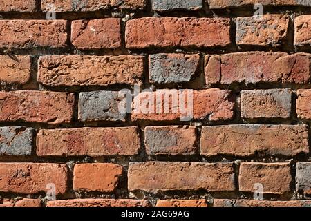 Photo détaillée de la texture du mur de briques anglaises dans un motif de Bond flamand Banque D'Images