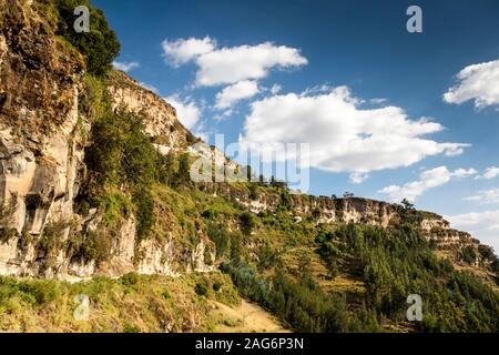 L'Éthiopie, l'Amhara, Lalibela, Mont Abouna Yosef, chemin de montagne à Asheton Maryam monastère, l'un des monastères les plus élevés du pays Banque D'Images