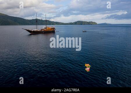 Samata Luxury Liveaboard à bord du bateau Phinisi, Raja Ampat, Indonésie Banque D'Images