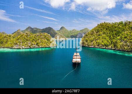 Samata Luxury Liveaboard à bord du bateau Phinisi, Raja Ampat, Indonésie Banque D'Images