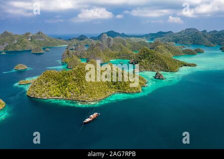 Samata Luxury Liveaboard à bord du bateau Phinisi, Raja Ampat, Indonésie Banque D'Images