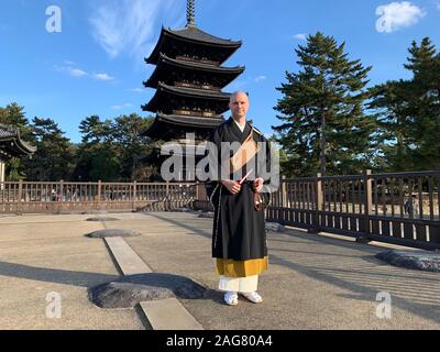 Nara, Japon. 13 Décembre, 2019. Saile Gyoei, moine bouddhiste de l'Allemagne et le grand prêtre dans le temple Kofukuji dans l'ancienne ville impériale japonaise Nara. Credit : Nicolaysen Lars/dpa/Alamy Live News Banque D'Images